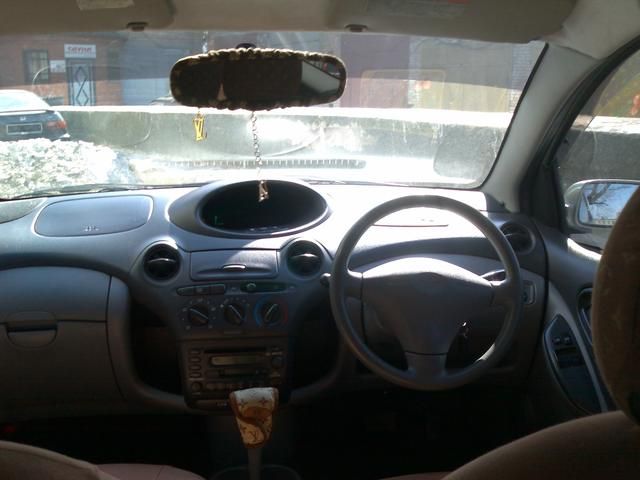 2001 Toyota Vitz