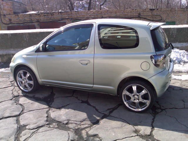 2001 Toyota Vitz