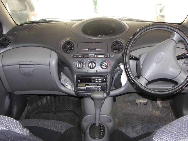 2001 Toyota Vitz