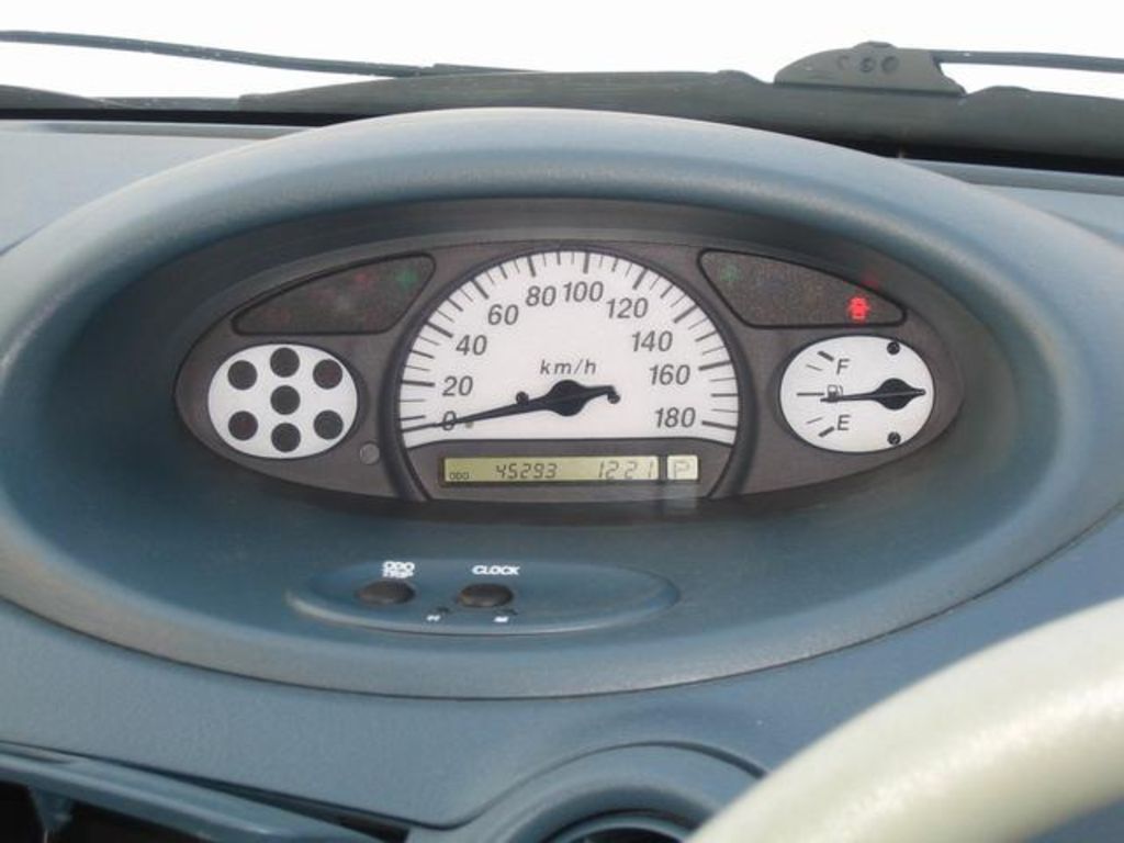 2001 Toyota Vitz