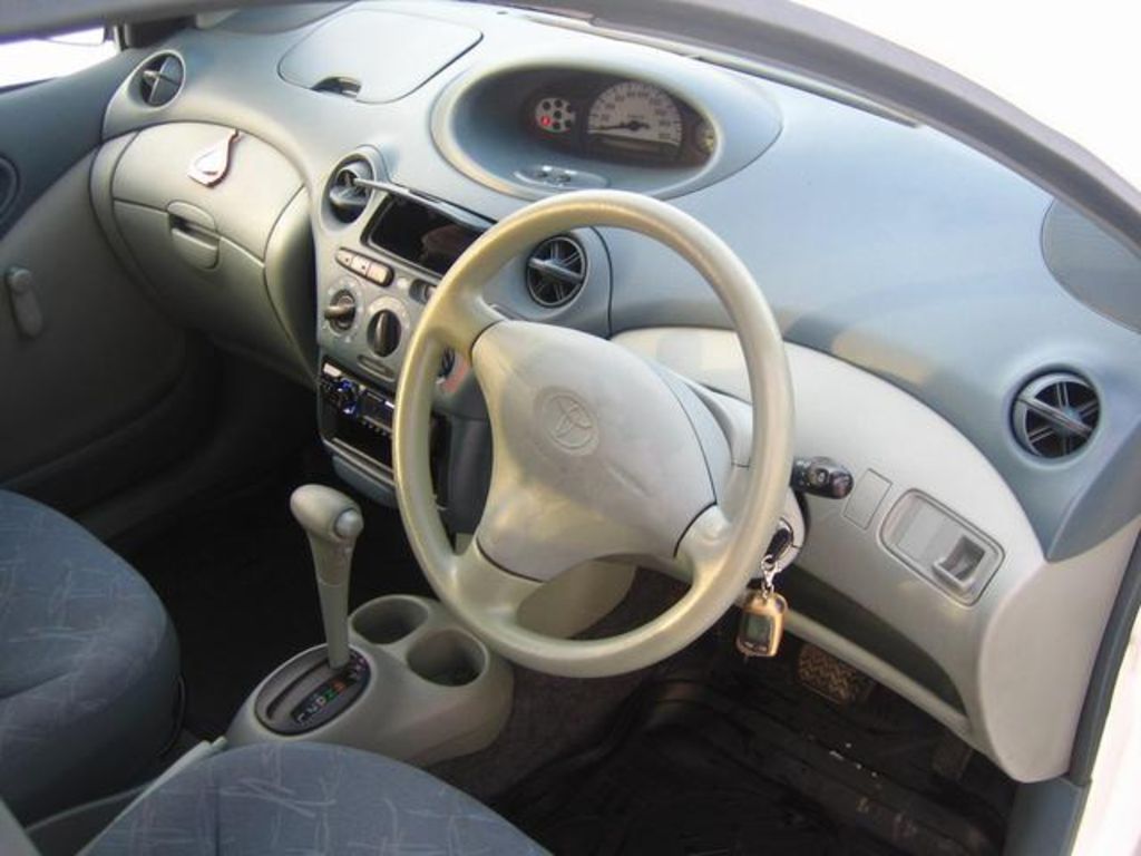 2001 Toyota Vitz