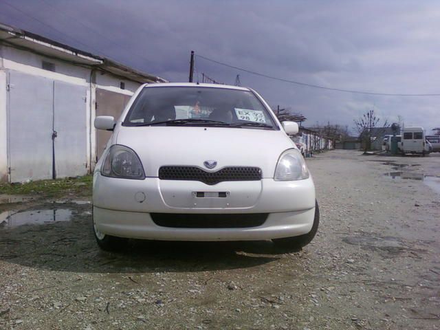 2001 Toyota Vitz