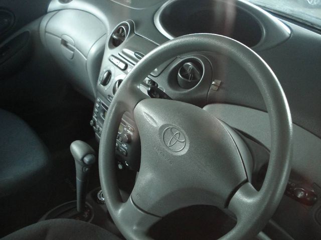 2001 Toyota Vitz