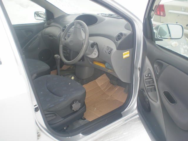 2001 Toyota Vitz