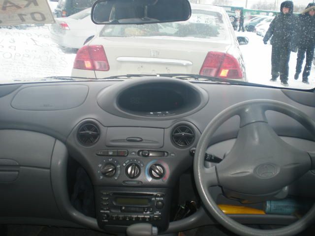 2001 Toyota Vitz