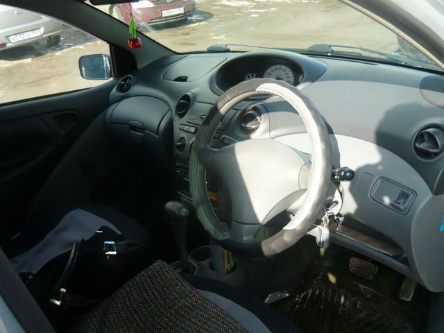 2001 Toyota Vitz