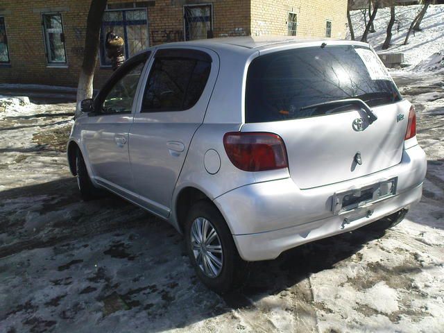 2001 Toyota Vitz