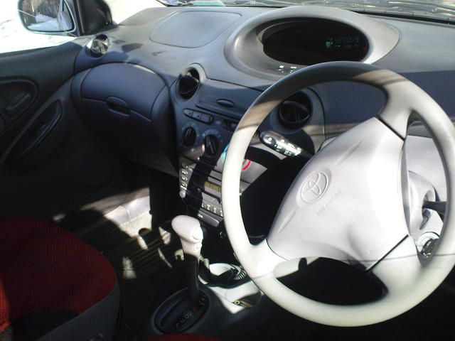 2001 Toyota Vitz