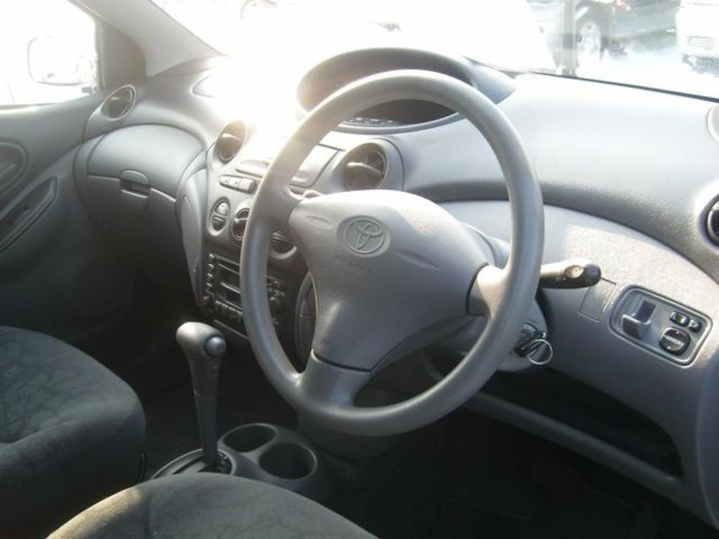 2001 Toyota Vitz