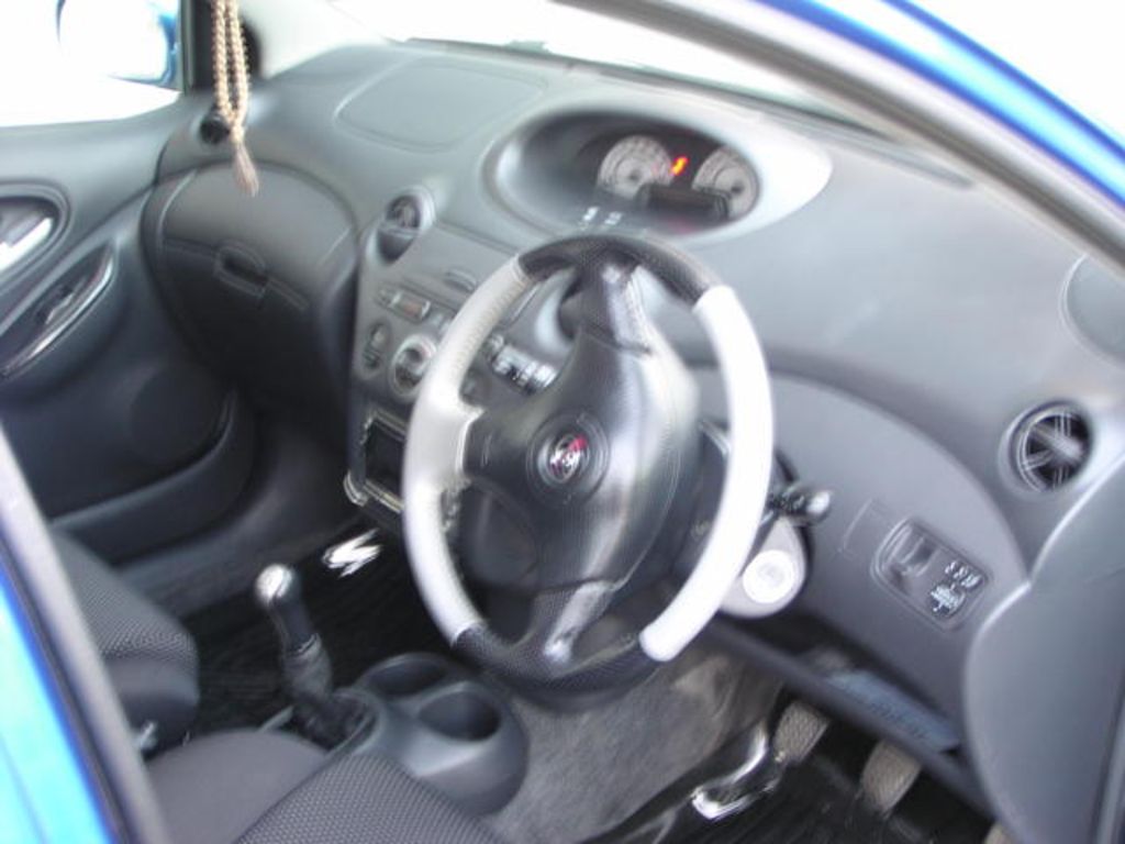 2001 Toyota Vitz