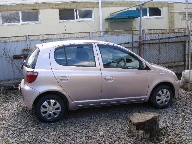 2001 Toyota Vitz