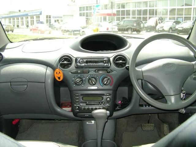 2001 Toyota Vitz