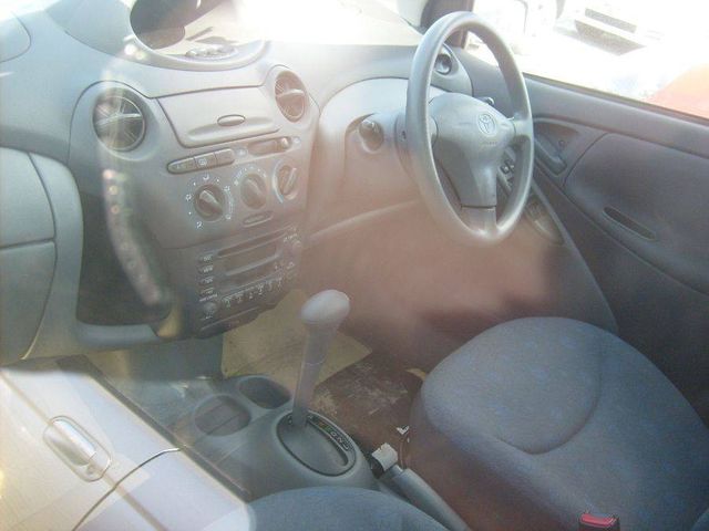 2001 Toyota Vitz
