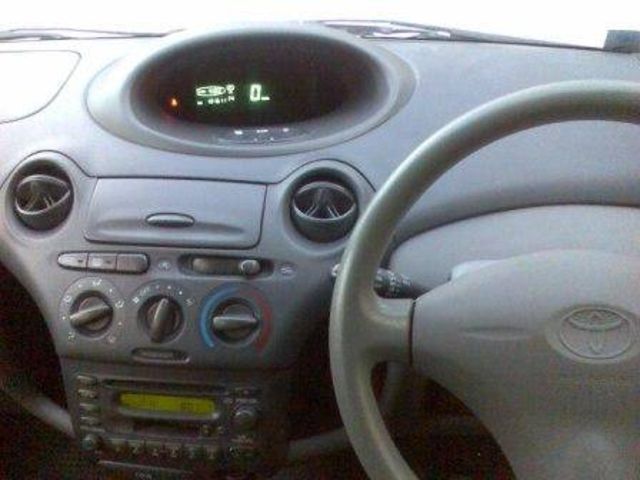 2001 Toyota Vitz