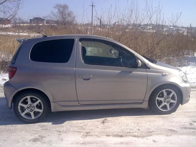 2001 Toyota Vitz