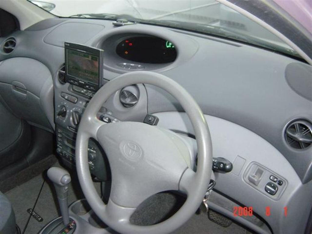 2001 Toyota Vitz