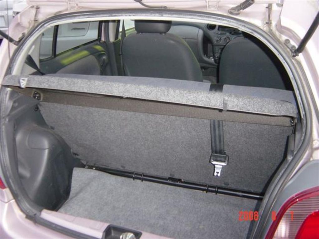 2001 Toyota Vitz