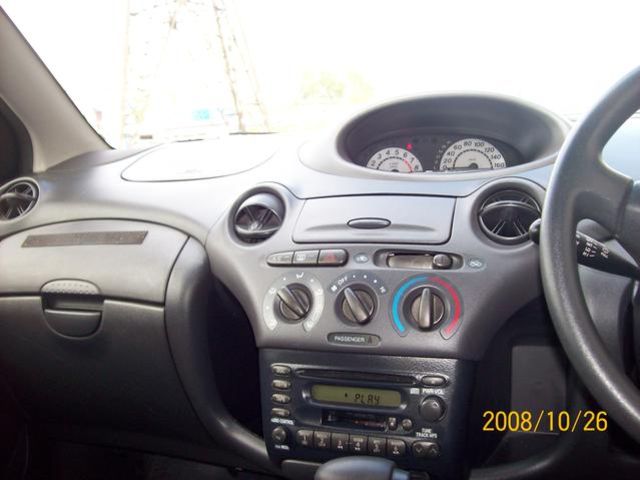 2001 Toyota Vitz