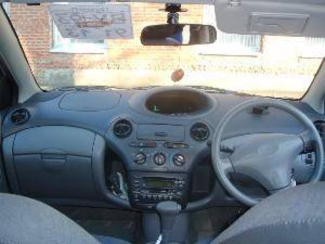 2001 Toyota Vitz