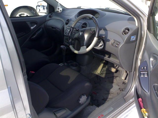 2001 Toyota Vitz