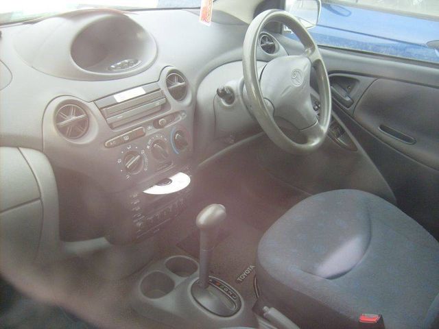 2001 Toyota Vitz