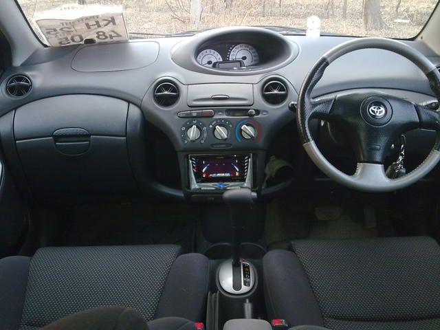 2001 Toyota Vitz