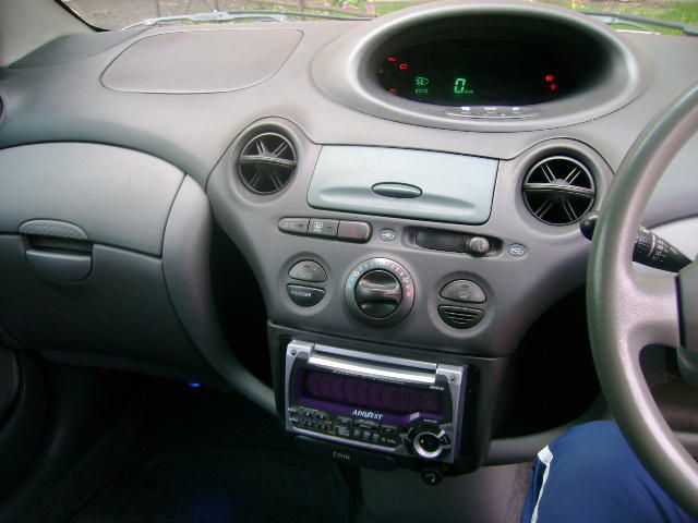 2001 Toyota Vitz