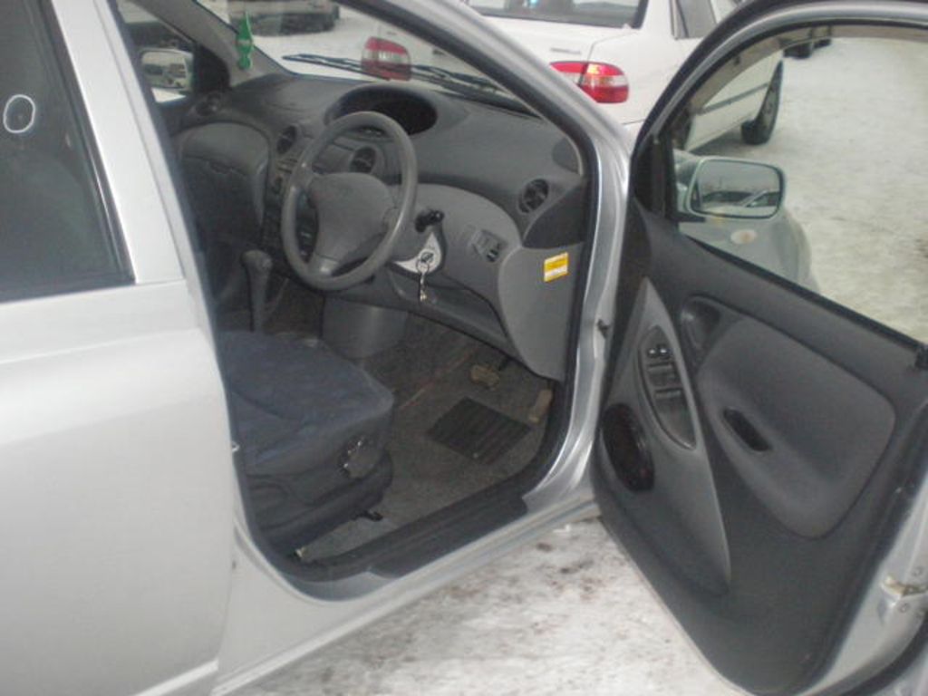 2001 Toyota Vitz