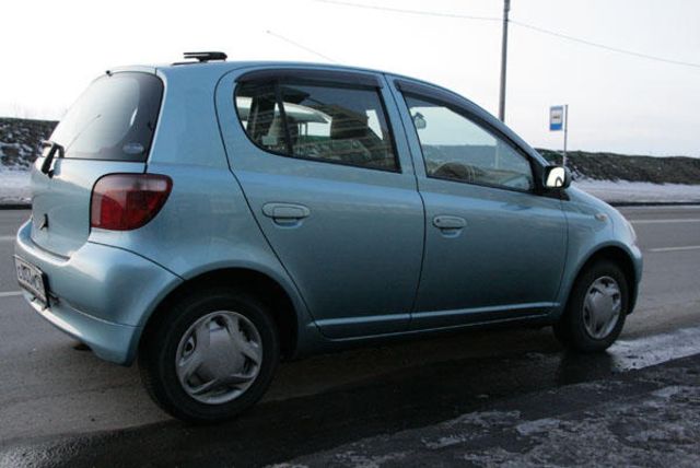 2001 Toyota Vitz