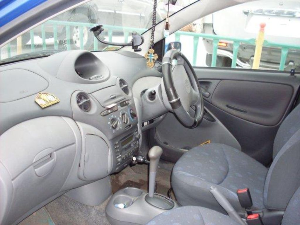 2001 Toyota Vitz