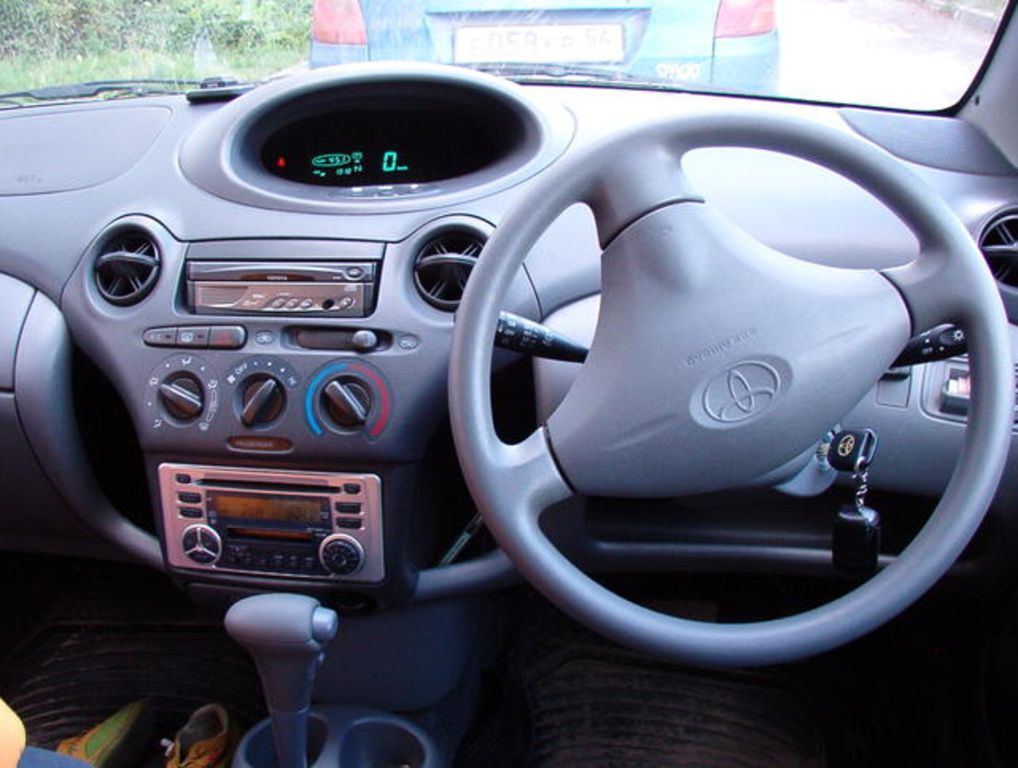 2001 Toyota Vitz