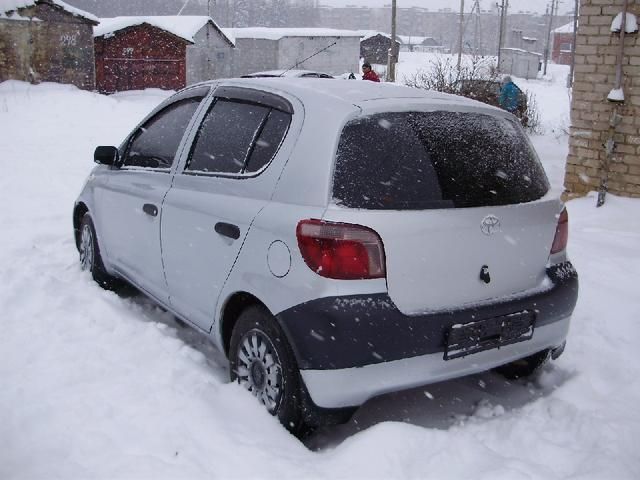 2001 Toyota Vitz