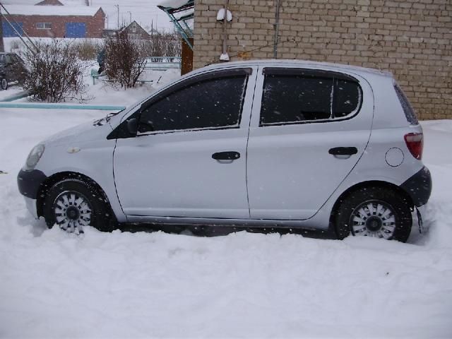 2001 Toyota Vitz