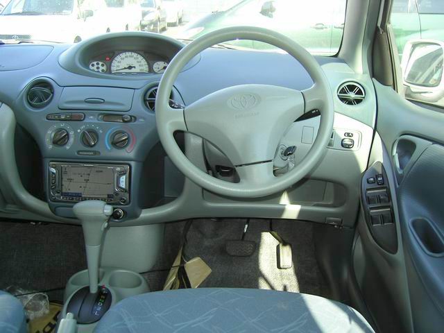 2001 Toyota Vitz Pics