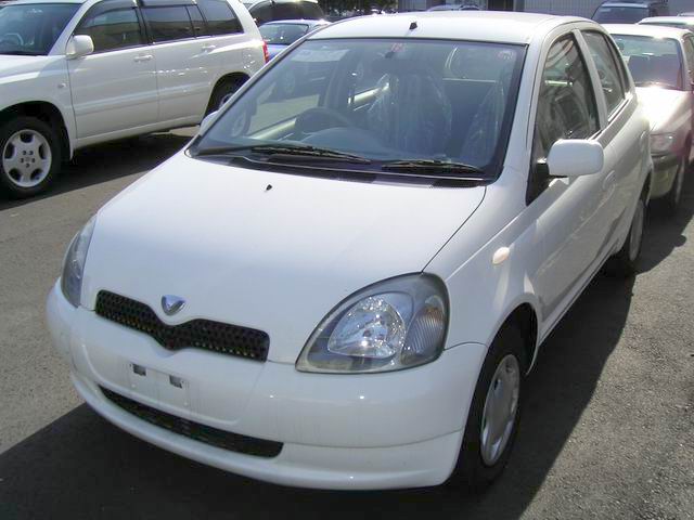 2001 Toyota Vitz Photos