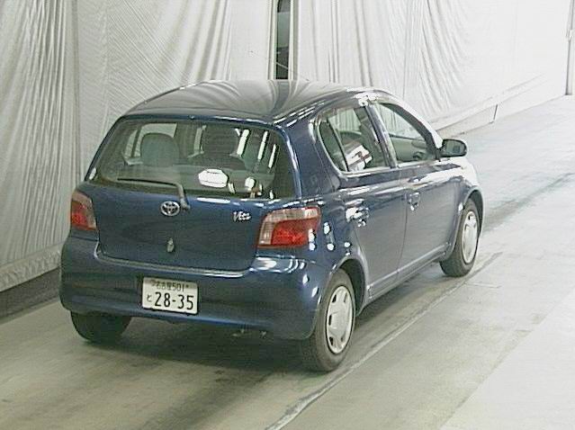 2001 Toyota Vitz Photos