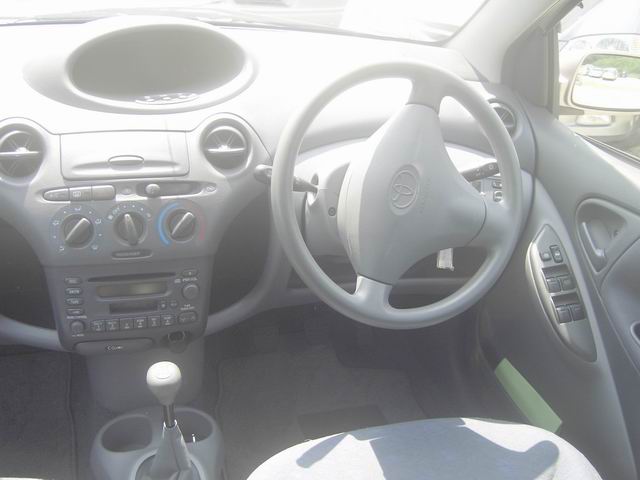 2001 Toyota Vitz Pictures