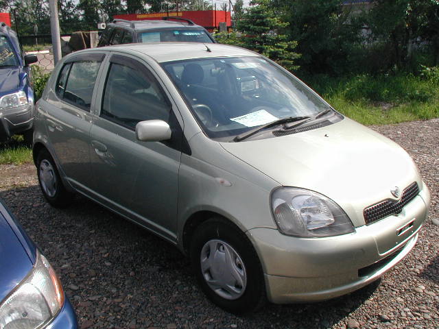 2001 Toyota Vitz Photos