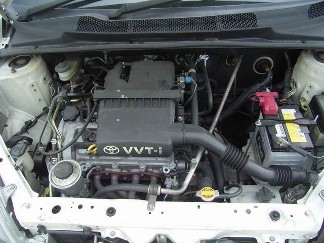 2001 Toyota Vitz Photos