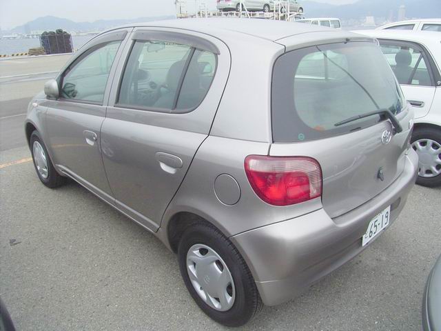 2001 Toyota Vitz Photos