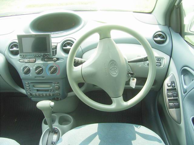 2001 Toyota Vitz Pictures