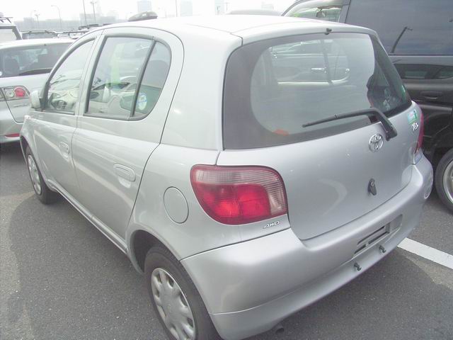 2001 Toyota Vitz Images
