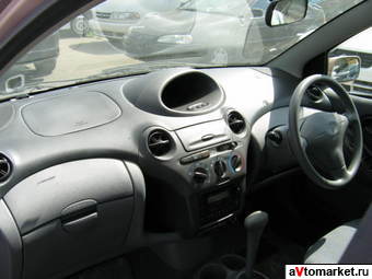 2001 Toyota Vitz Photos