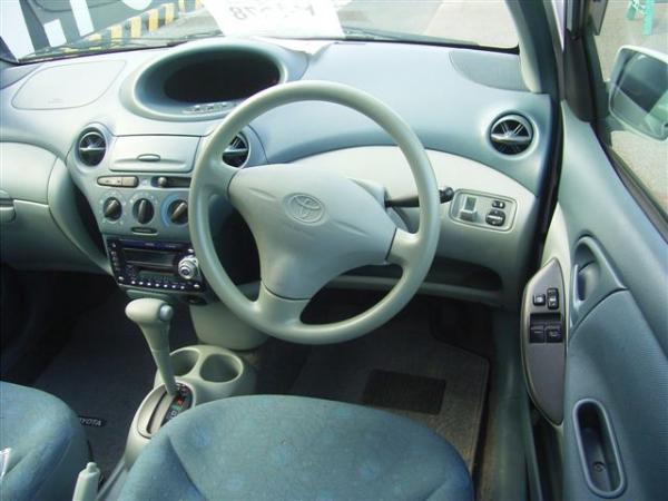 2001 Toyota Vitz Pictures