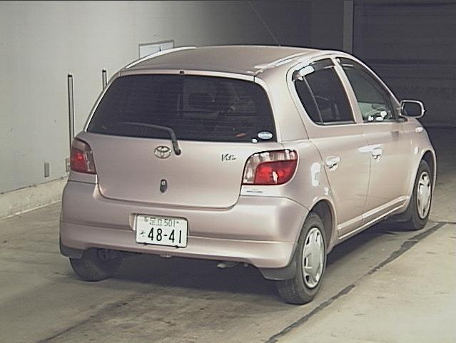 2001 Toyota Vitz Photos