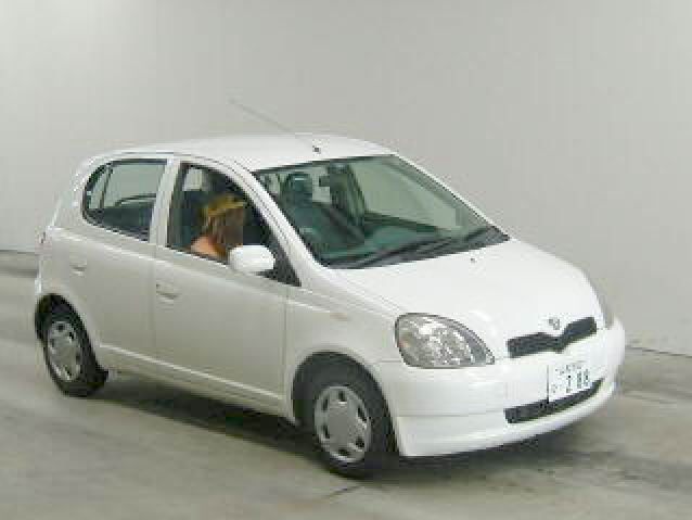 2001 Toyota Vitz Photos