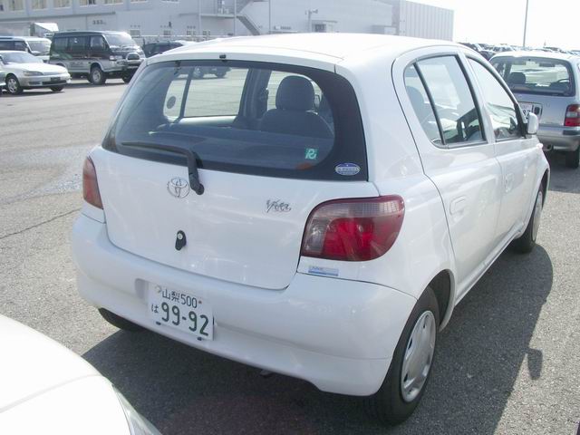 2001 Toyota Vitz Photos