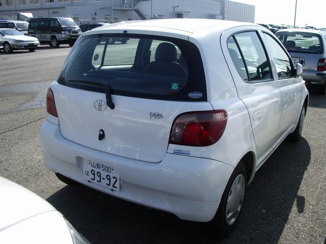 2001 Toyota Vitz Photos