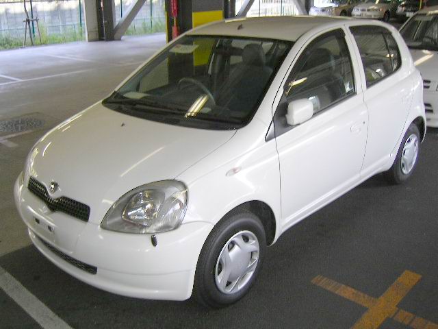 2001 Toyota Vitz Photos