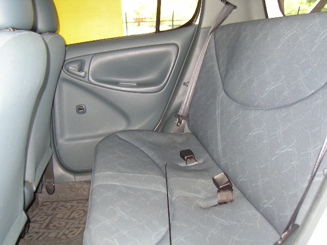 2001 Toyota Vitz Pictures